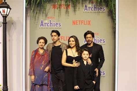 Shahrukh Khan Family Attend Her Daughter Suhana Khan Archies Screening