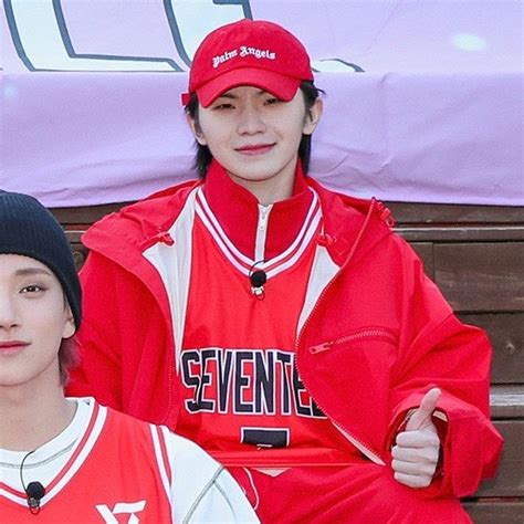 Jihoon S Sparkly Red Mic Why Is He In 3 Layers Just Be Naked Its Okay I