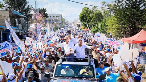 Presidente Abinader cierra campaña junto a Pedro Tineo con caravana