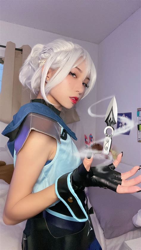 
Cosplay Jett: Embracing the Radiant Agent's Legacy