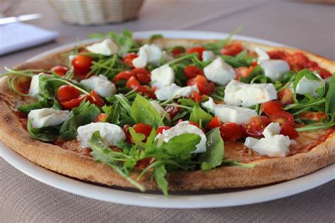 
Pizza: The Ultimate Guide to the Quintessential Italian Dish