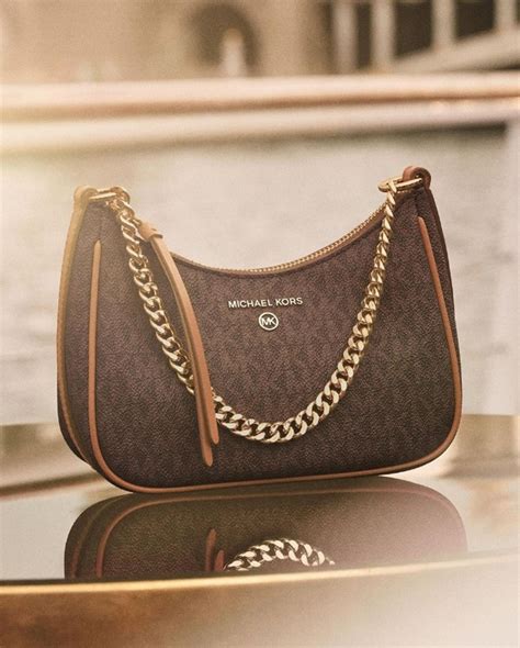 
The Ultimate Guide to the Michael Kors Black Purse:** A Timeless Classic for the Fashion-Forward