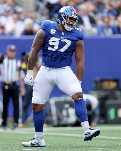 
Unleashing the Power of Dexter Lawrence: A Comprehensive Guide to the Giants Defensive Juggernaut