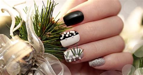 **12 Festive Nail Designs That Are Perfect for Work and Holiday Parties**