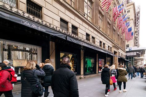 **5 Unmissable Stores on 5th Avenue NY**