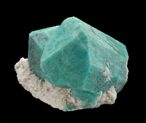 **Amazonite Crystals: The Tranquil Stone of Courage and Harmony**