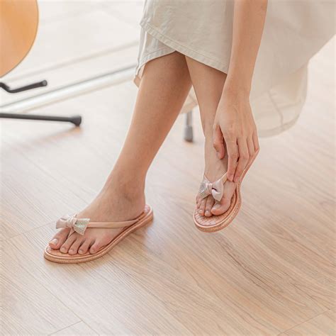 **Crystal Clear Sandals: A Summer Essential for Effortless Style and Comfort**