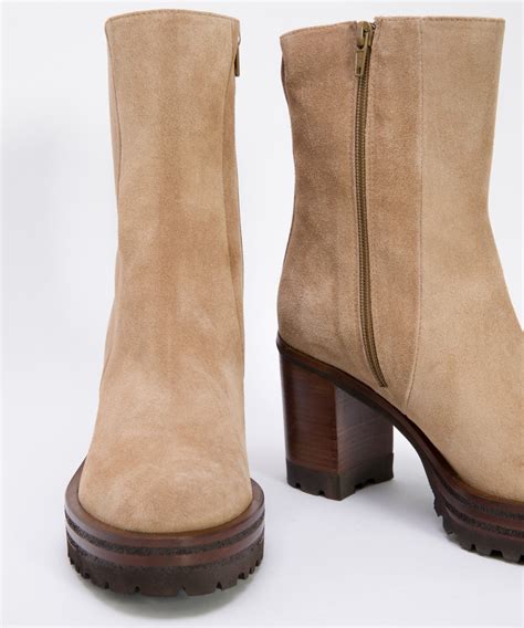 **Elevate Your Style: The Ultimate Guide to Suede Platform Boots**