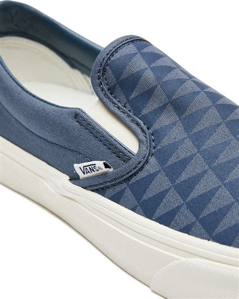 **Features of Vans Slip-On Shoes for Men**