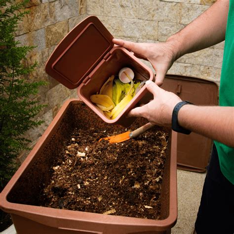 **Harnessing Fertilizers from Compost: A Guide to 10,000+ Pounds of Nutrient-Rich Soil**