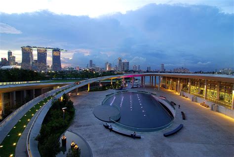 **Harnessing the Power of Nature: A Comprehensive Exploration of Marina Barrage Field**