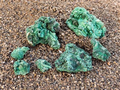 **Malachite Properties: A Comprehensive Exploration**