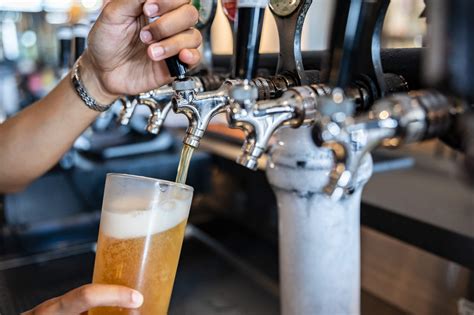 **The Ultimate Guide to Beer Two-Pour Service**