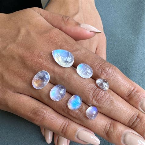 **Valuing Moonstones: A Comprehensive Guide**