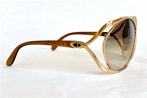 **Vintage Sunglasses for Women: A Timeless Statement**