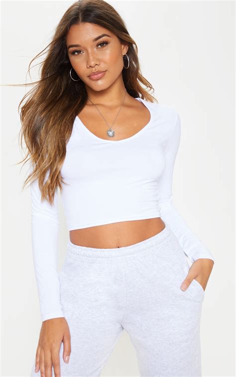 **White Tops with Long Sleeves: The Perfect Beach Essential**