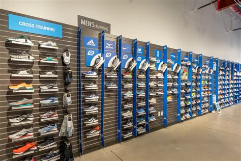 [running shoe store dallas]