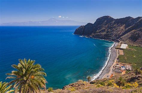 ¡Descubre la magia de las Islas Canarias, un paraíso en el Atlántico!