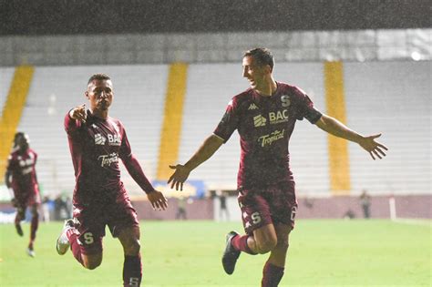 ¡La Picante Rivalidad entre Guanacasteca y Saprissa: Un Clásico del Fútbol Costarricense!