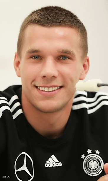 Łukasz Podolski: Osobowość Boiska i Ambasador Futbolu