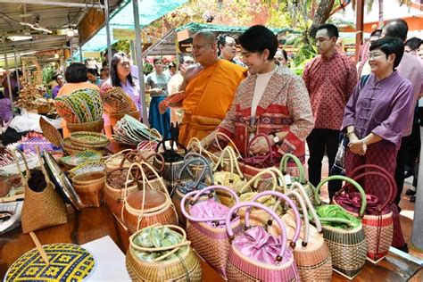 ตลาดน้ำอยุธยา : ย้อนอดีตสัมผัสวิถีไทยริมสายน้ำ