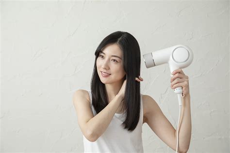 ヘアドライヤーの代用方法：便利でエコなテクニック