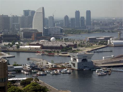 マリンスクエア：横浜みなとみらいの海辺の楽園