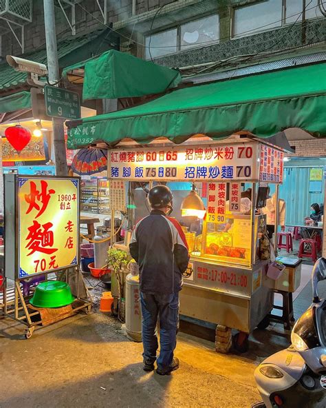 六合夜市美食燈區（屏東公園）：