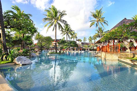 努沙杜瓦海滩酒店 (Nusa Dua Beach Hotel)