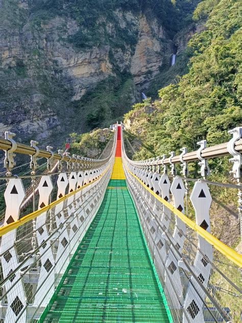 南投七彩吊橋，繽紛絕景，吊橋新體驗