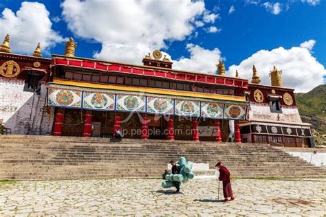 哲蚌寺：西藏佛教建築的瑰寶