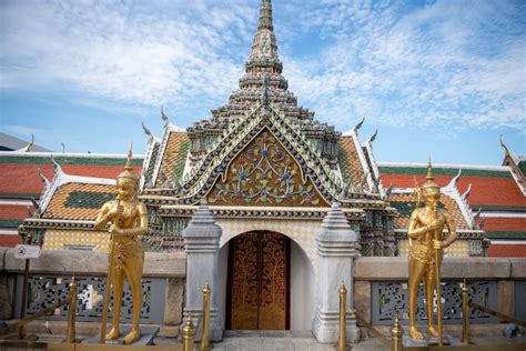 大皇宮和玉佛寺 (Wat Phra Kaew)：