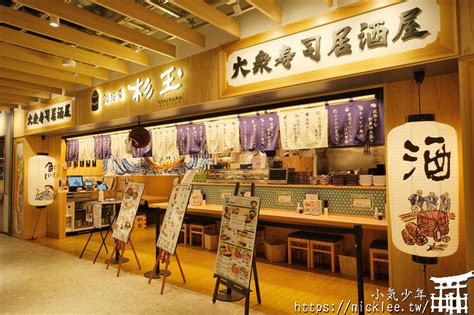 天文館商店街是位於日本鹿兒島市中心的一條熱鬧購物街，以其豐富多樣的商店、美味的美食和迷人的歷史而聞名。