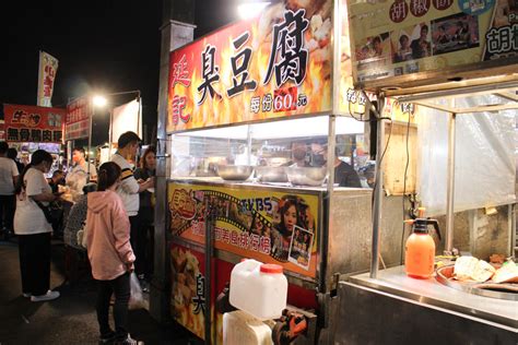 延三夜市臭豆腐 40年老店飄香 每天賣出 3000 份