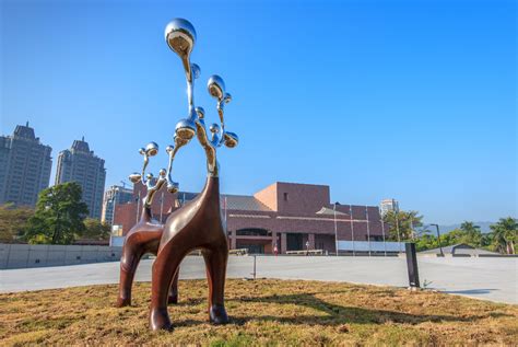 探索文化寶庫：高雄市立美術館、圖書館和音樂廳