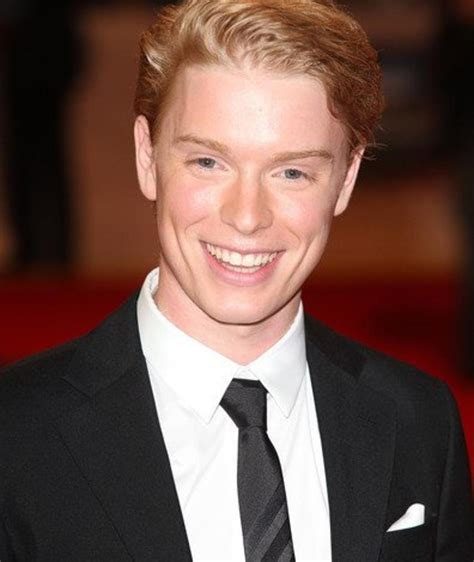 揭開英國魅力男星 Freddie Fox 的神秘面紗