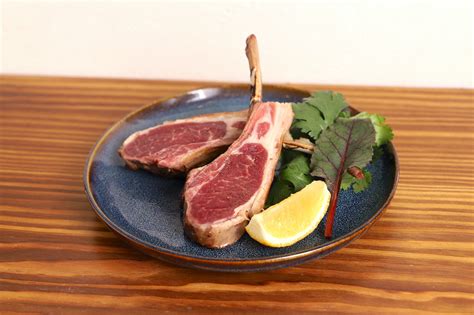 新鮮な鶏肉やラム肉：