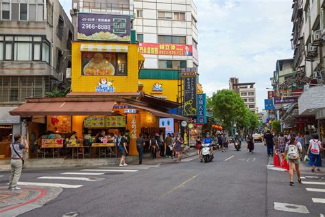 昆明街 141 號是一條位於台北市中心繁華街道。