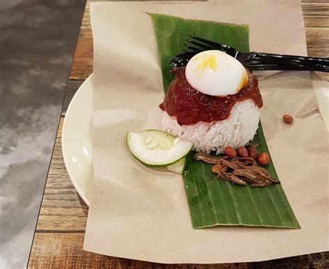 椰漿飯 (Nasi Lemak)