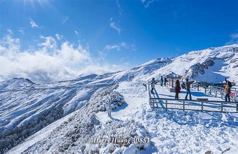 武嶺下雪，冬山美景盡收眼底