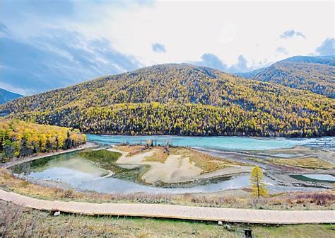 湖光山色，美不勝收