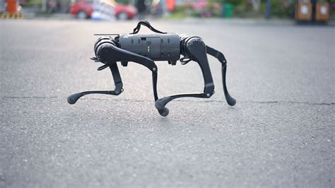 犬型ロボット