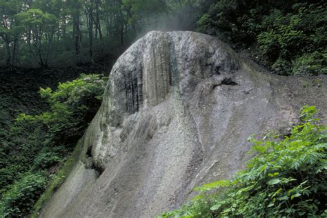 石灰華