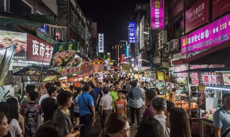 礁溪夜市，滿足你的味蕾與購物慾