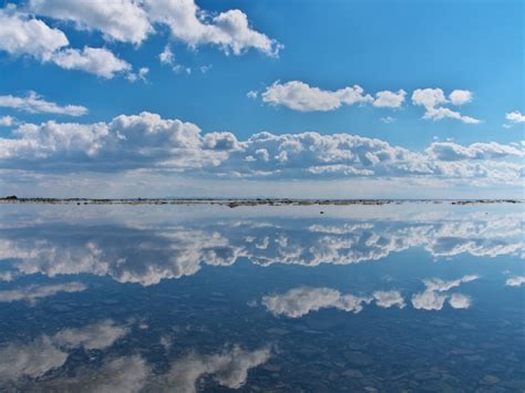 秋田の海岸物語：日本海が織りなす絶景と文化