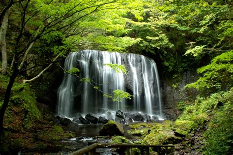 裏磐梯：美麗的湖泊、瀑布和溫泉勝地