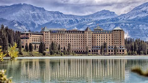 費爾蒙路易斯湖城堡飯店（Fairmont Chateau Lake Louise）