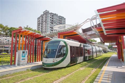 輕軌 哈瑪星站，乘載高雄人海港城市的夢想與記憶