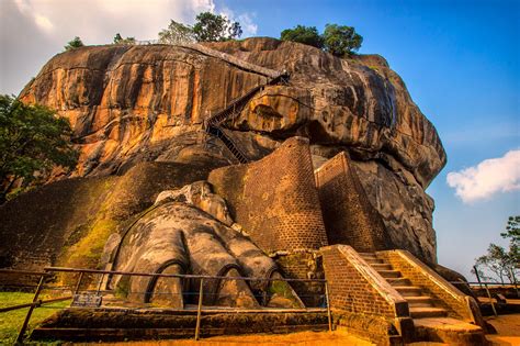 錫吉里耶獅子岩 (Sigiriya Lion Rock)