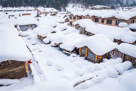 雪花飄飄，月滿中秋